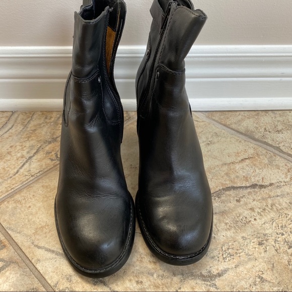 Naturalizer Booties - Picture 2 of 6